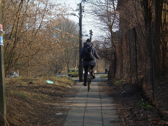 Fragment ulicy św. Wawrzyńca - od Kościelnej do Niestachowskiej - nie jest w całości przejezdny dla samochodów. Można go pokonać jedynie pieszo lub na rowerze