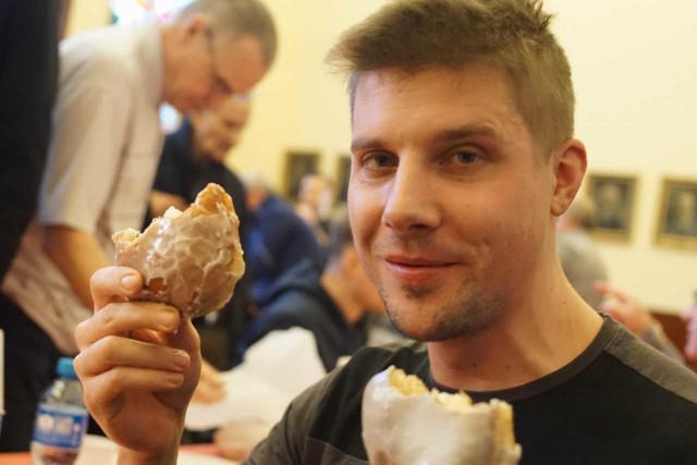 Mistrzostwa Poznania w jedzeniu pączków na czas odbyły się już po raz 14.