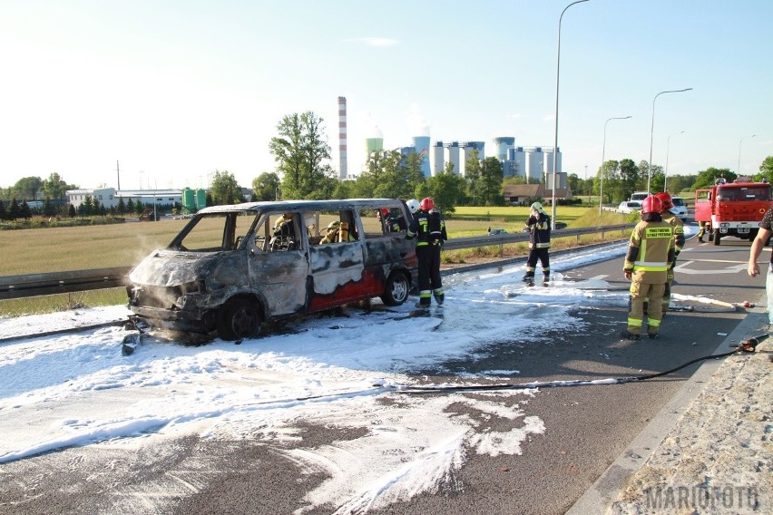 Pożar busa na obwodnicy Czarnowąsów