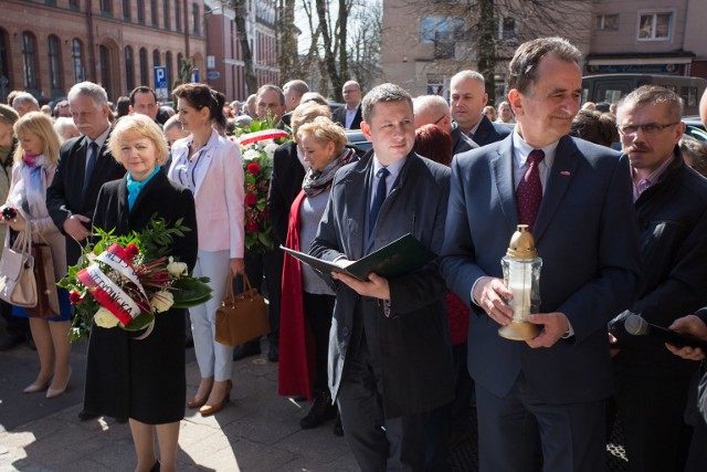 8. rocznica katastrofy smoleńskiej. Ponad 200 osób na obchodach w Słupsku.