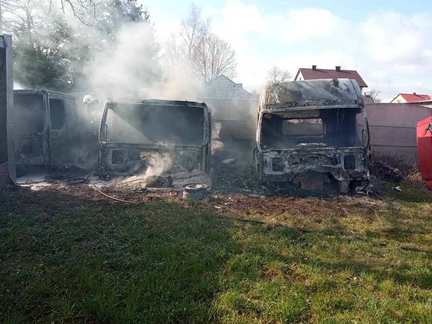Zakrzów, gmina Oksa. Pożar trzech kabin od ciężarowych samochodów. Akcja strażaków [ZDJĘCIA]