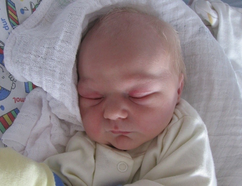 Aleksander Samsel urodził się 25 lipca, ważył 3510 g i...
