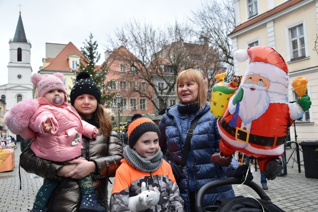 Jarmark Bożonarodzeniowy w Zielonej Górze. Zobacz, co się dzieje na deptaku w pierwszej godzinie niedzielnego handlowania w niedzielę, 17 grudnia. Zobacz więcej zdjęć w galerii >>>