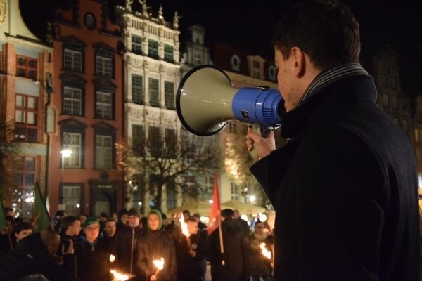 Protestowali przeciwko przyjmowaniu uchodźców do Polski [ZDJĘCIA, WIDEO]