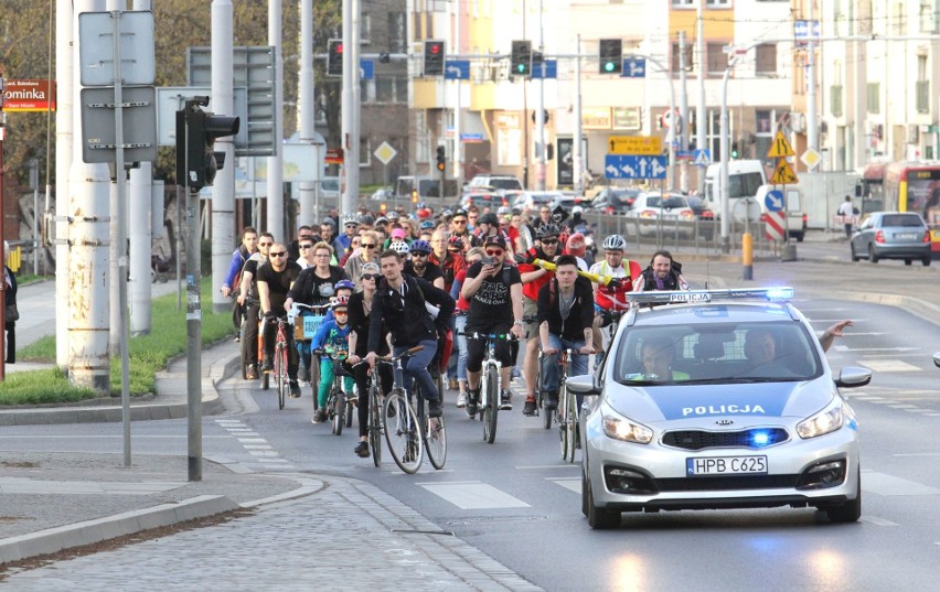 Masa Krytyczna 31.03.2017 we Wrocławiu. Rowerzyści...