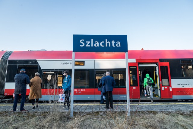 Uroczysta inauguracja powrotu pociągów na odcinku linii kolejowej Szlachta - Wierzchucin