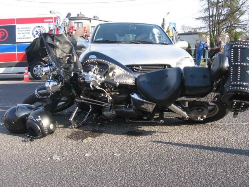 Wypadek motocyklisty na DK78 w Tąpkowicach. Motocyklista i pasażerka ranni [ZDJĘCIA]