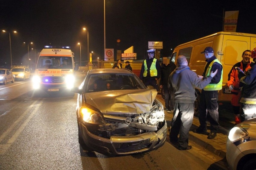 Wrocław: Wypadek na Krakowskiej. Sprawca dostał 1000 zł mandatu (ZDJĘCIA) 