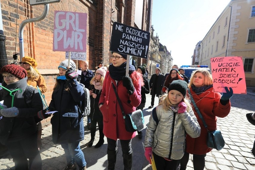 Toruń dołączył do Ogólnopolskiego Strajku Kobiet. W...