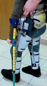 Mechaniczna proteza stawia na nogi