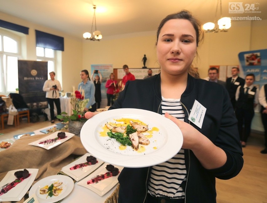 Młodzi kucharze rywalizowali w "gastronomiku" [wideo. zdjęcia]