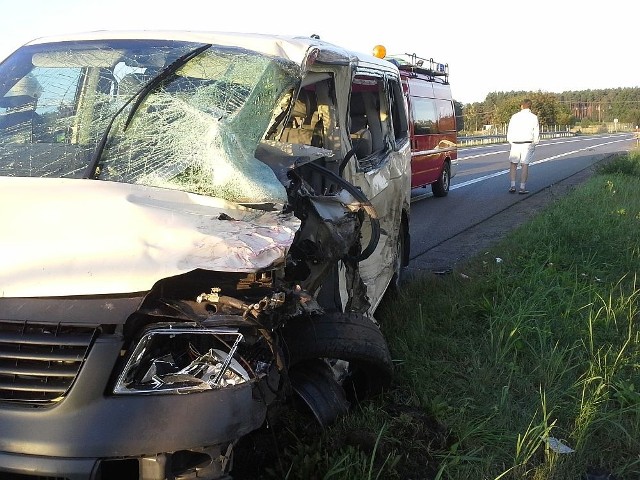 Trzy osoby zostały przewiezione do szpitala po zderzeniu busa z ciężarówką na drodze krajowej 92 koło Bielenia.