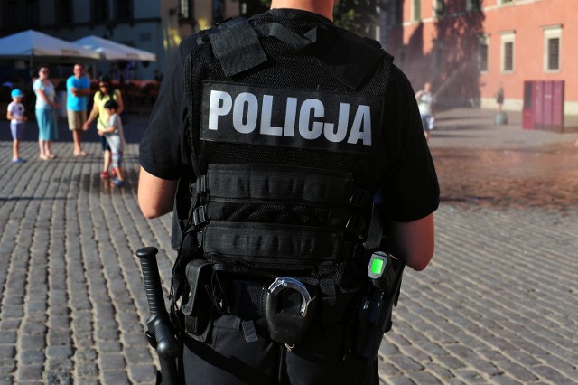 Sprawców kradzieży artykułów z marketu zatrzymali policjanci z Wąbrzeźna