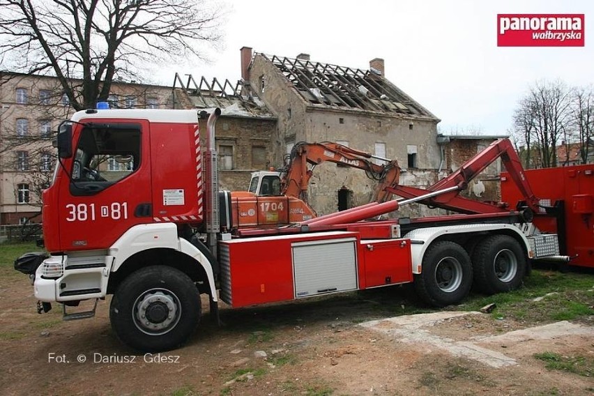 Katastrofa budowlana w Wałbrzychu. Zawaliła się kamienica [ZDJĘCIA]