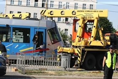 Wrocław: Zasłabła i wpadła pod  tramwaj (ZDJĘCIA)