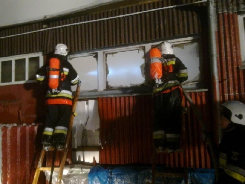 Pożar wybuchł w zakładzie produkującym świece w Turznicach...