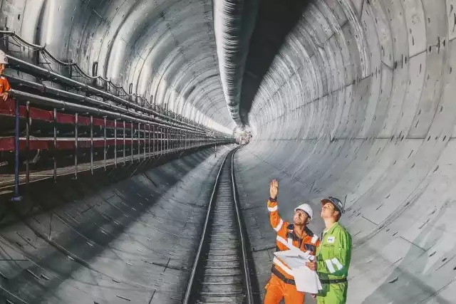 Tunel pod Łodzią. Wielkie krety wywiercą tunel łódzkiego metra. Zdjęcia maszyny wiercącej tunel w Łodzi. Film z wiercenia tunelu