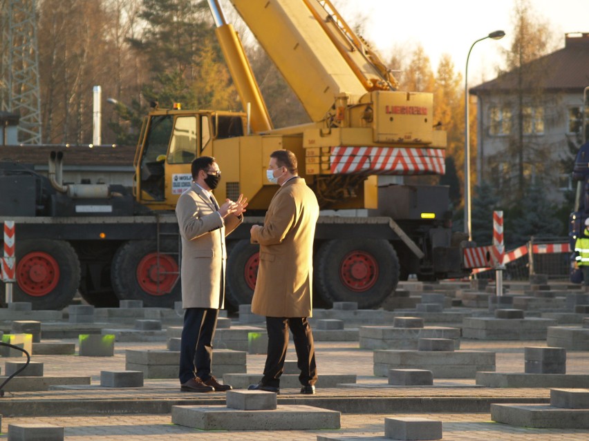 Szpital tymczasowy w Ostrołęce. Daniel Obajtek, prezes Orlenu, mówił w Ostrołęce m.in. o dacie uruchomienia szpitala. 25.11.2020