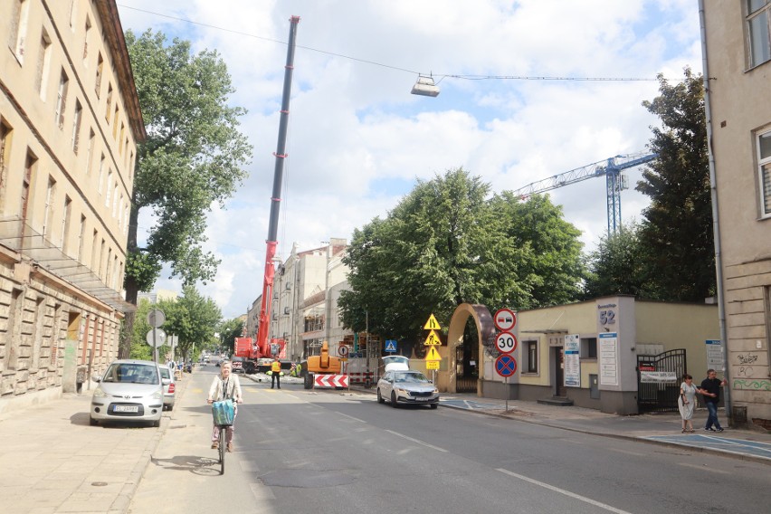 Utrudnienia na ulicy Żeromskiego. Ciasno prze budowę Lidla! ZDJĘCIA