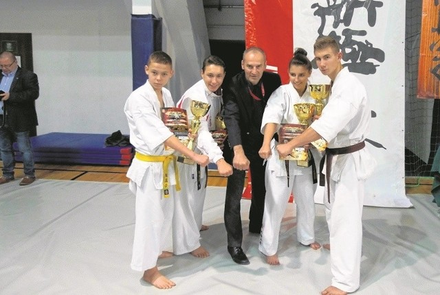 Suwalscy karatecy się bawią. Dzień po mistrzostwach kraju juniorów wywaczyli aż pięć przepustek do finałów mistrzostw Europy kadetów do lat 16 i młodzieżowców U-22