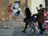 Banksy, tajemniczy grafficiarz, jest Polakiem? Mieszka w Katowicach? Street art ma się dobrze