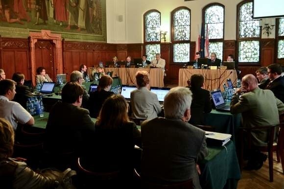 Słowne starcia na sesji rady miasta trafią do prokuratury. (Zdjęcie poglądowe)