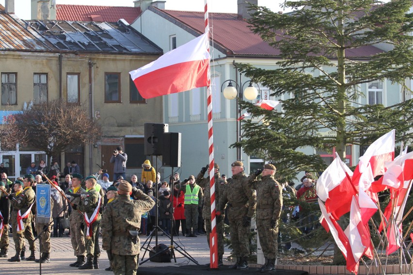 Na Placu Bartosza Głowackiego w Tarnobrzegu  „Terytorialsi” wypowiedzieli rotę przysięgi wojskowej. Było bardzo uroczyście (duzo zdjęć)