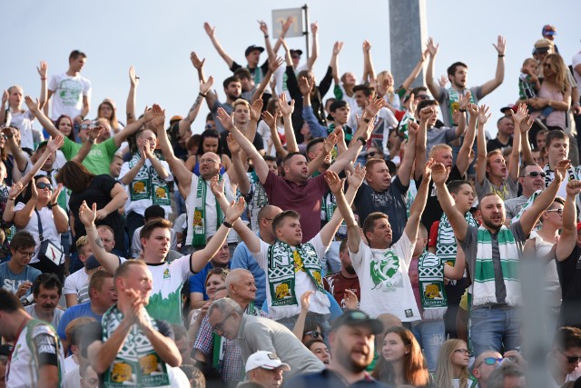 forBET Włókniarz Częstochowa pokonał u siebie Cash Broker Stal Gorzów 49:41, robiąc duży krok w kierunku play-off, mimo że częstochowianom nie udało się odrobić strat z pierwszego meczu. W Gorzowe Stal wygrała 53:37.