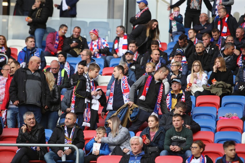 Górnik Zabrze – Piast Gliwice 1:1. Torcida śpiewała: całe Gliwice z KSG. Zdjęcia ponad 15.000 widzów na Arenie Zabrze