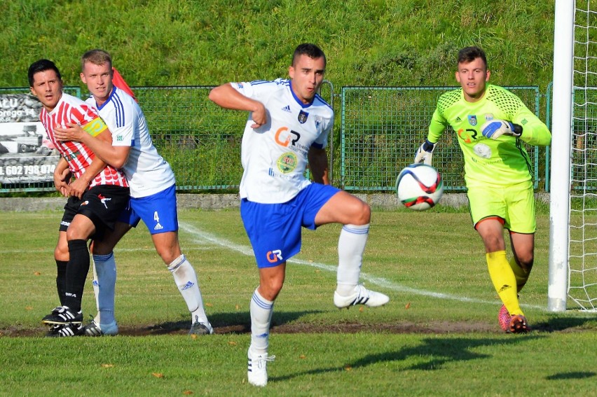 4. liga. Oświęcimska magia „szóstek” w Andrychowie dała Unii zwycięstwo nad Beskidem [ZDJĘCIA]