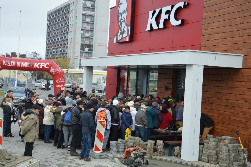 250 darmowych kubełków KFC już w środę!