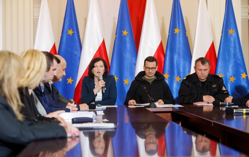 Premier Mateusz Morawiecki zwołuje obrady sztabu kryzysowego...