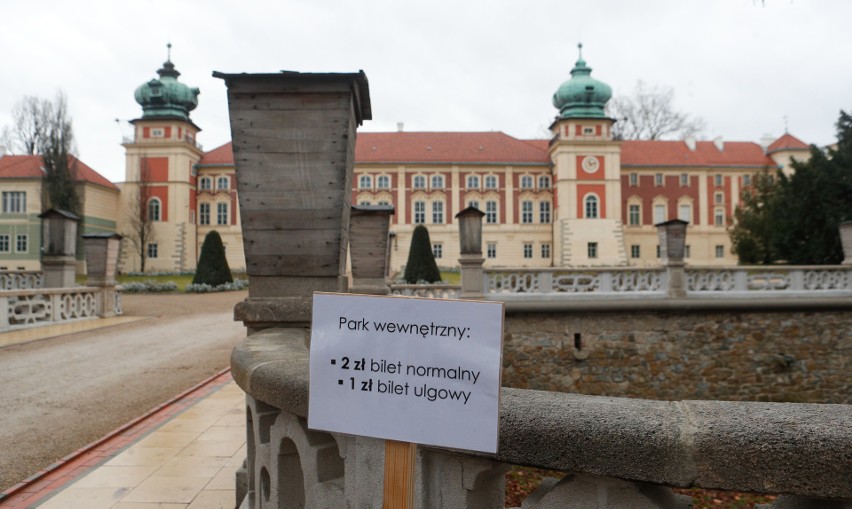 Park wewnętrzny przy zamku z Łańcucie już biletowany.