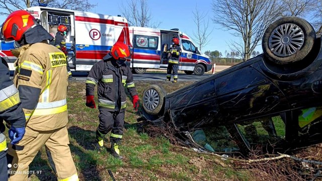 W środę 31.03.2021 po południu na drodze krajowej 25 między Stołcznem a Gwieździnem doszło do wypadku drogowego. Zderzyły się czołowo dwa samochody.