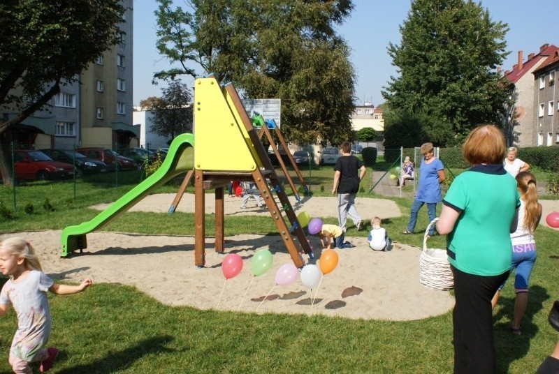 Racibórz: Mieszkańcy pomogli wybudować plac zabaw [ZDJĘCIA]