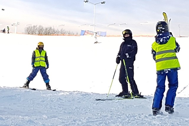 Policjanci z Łomży na stoki narciarski w Rybnie. Będą czuwać nad bezpieczeństwem narciarzy