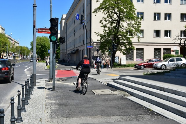 Droga dla rowerów wzdłuż ul. Zachodniej i Zgierskiej miała być gotowa w 2019 r. Termin ten wielokrotnie przesuwano.