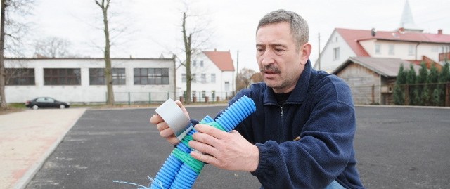 - Cały kompleks ma być gotowy w połowie przyszłego roku. Na czas zimy budowa została zabezpieczona do wiosny - powiedział Marek Wolski, pracownik Zespołu Szkół w Niedoradzu.