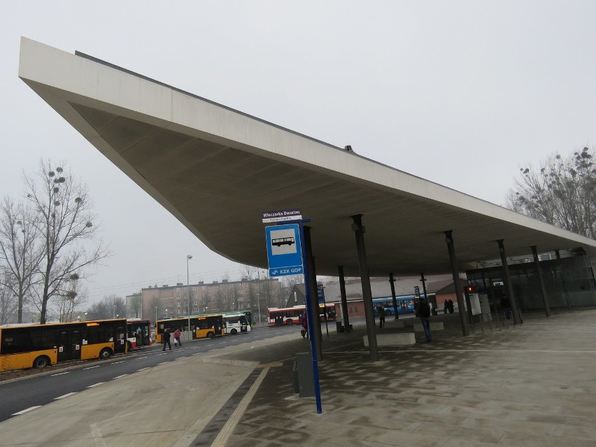 Nowy dworzec w Piekarach Śląskich jest otwarty, a...