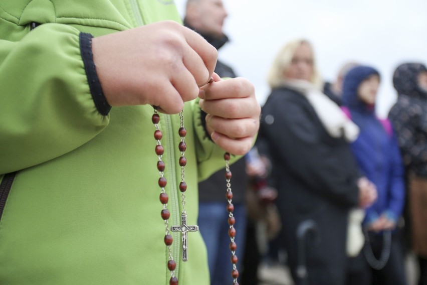 Pełna Modlitwa Różańcowa składa się z czterech części -...