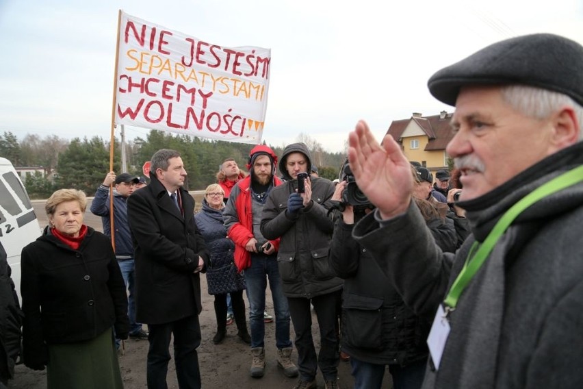 Grabówka. Protest mieszkańców. Blokada ronda w obronie gminy (zdjęcia, wideo)