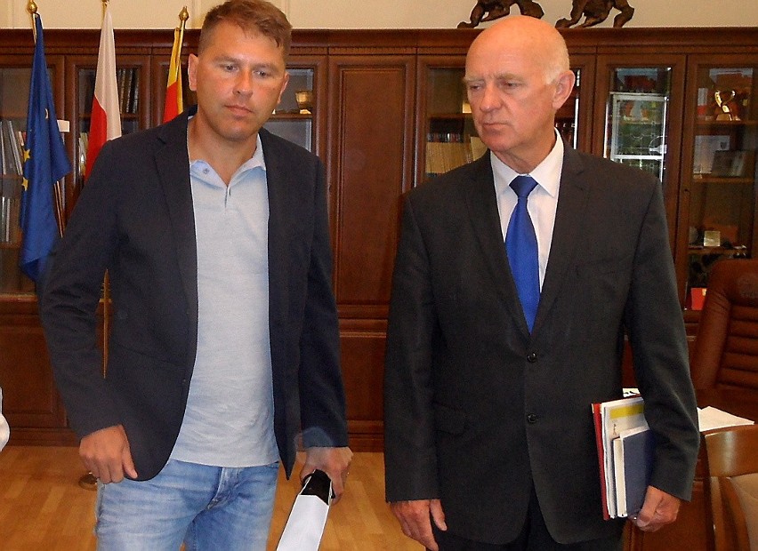 PIotr Szafranek, trener Olimpii/Unii (z lewej) i Robert...