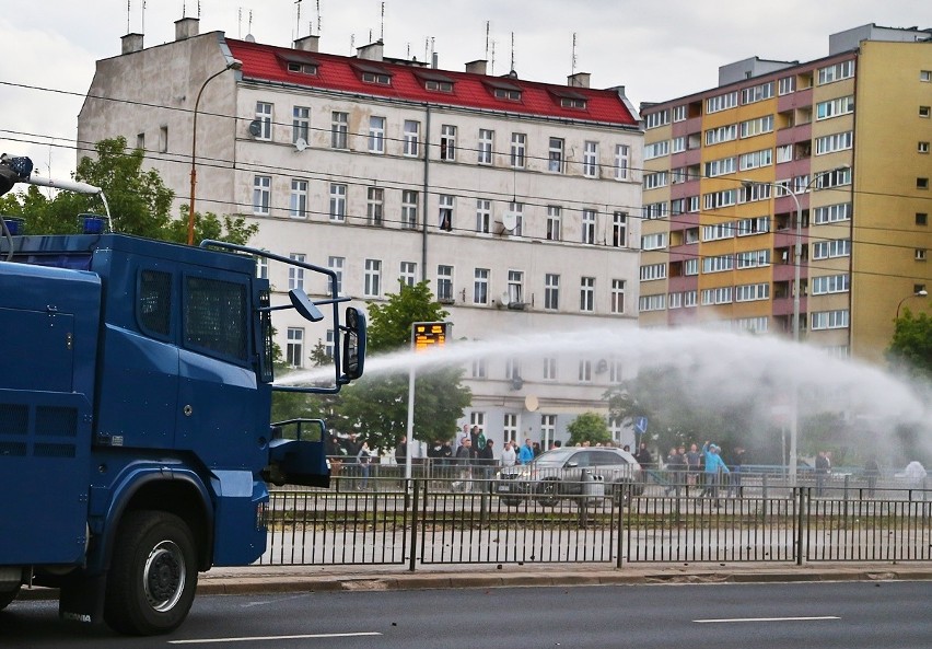 Protest przed komisariatem na Trzemeskiej we wtorek...