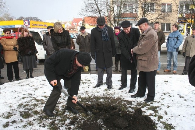 Symboliczne rozpoczęcie przebudowy drogi.