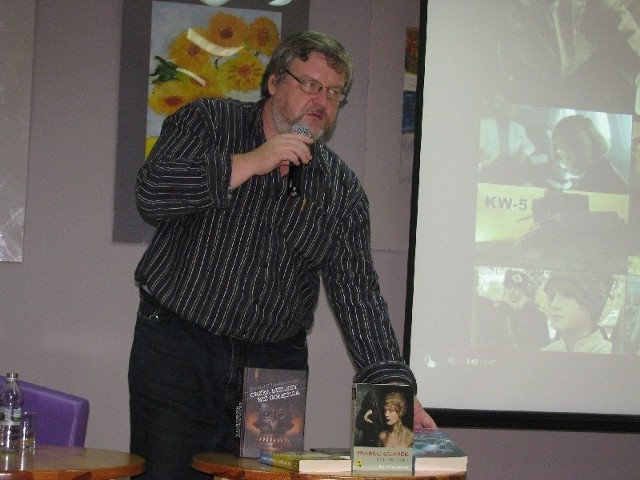 Konrad Lewandowski przyznał, że pisze dużo książek