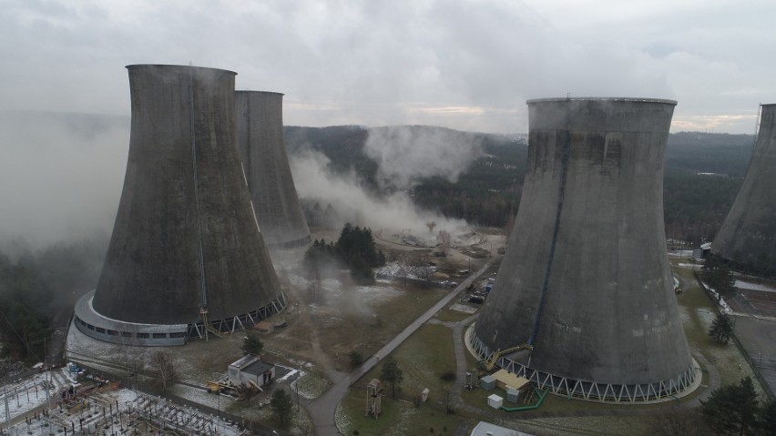 Wielka chłodnia Elektrowni Siersza z Trzebini zniknęła w 3,5 sekundy. Niesamowite zdjęcia