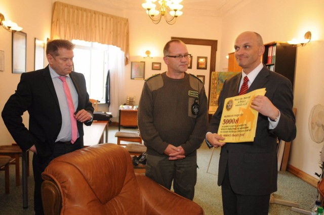 Dziś w południe Krzysztof Rutkowski spotkał się z wiceprezydentem Radosławem Stępniem i przedstawicielami Straży dla Zwierząt, by ustalić kierunek, w którym mają zmierzać poszukiwania.