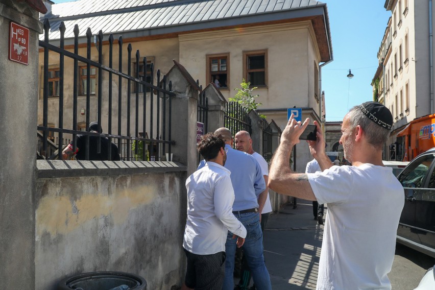 Kraków. Konflikt fundacji z gminą żydowską. Zamaskowani ochroniarze nie wpuścili modlących się do synagogi