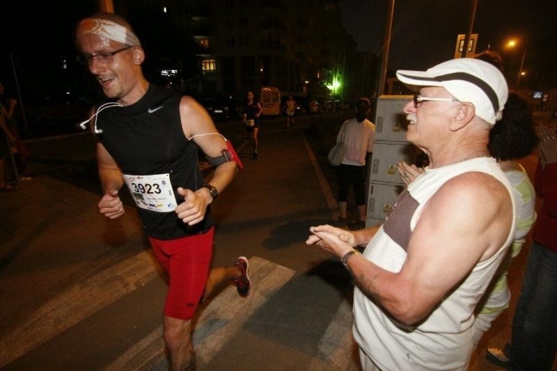 Nocny Wrocław Półmaraton 2013 odwołany! Tłum spontanicznie ruszył ulicami! A Dutkiewicz przeprasza