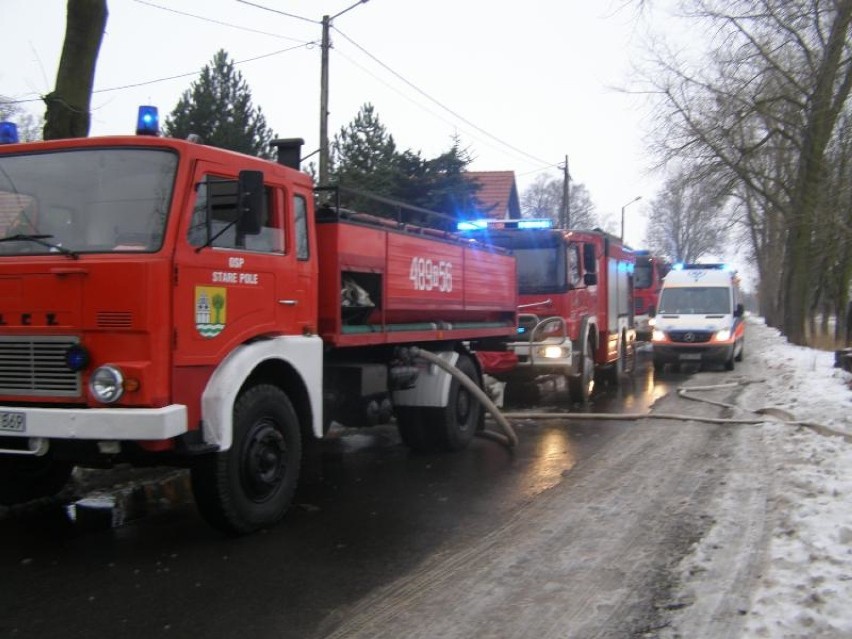 Pożar w Starym Polu. Jedna osoba w stanie ciężkim trafiła do szpitala